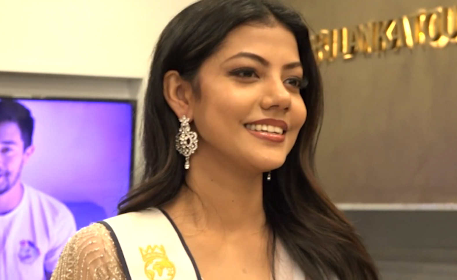 ලොවක් වසඟ කළ, රටක් ආදරය කළ අනුදි දිවයිනට (VIDEO)