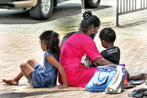 වීදි ළමුන් සහ අනාරක්ෂිත ළමුන් ගැන දැනුම් දෙන්න අංක දෙකක් වීදි ළමුන් සහ අනාරක්ෂිත ළමුන් ගැන දැනුම් දෙන්න අංක දෙකක්