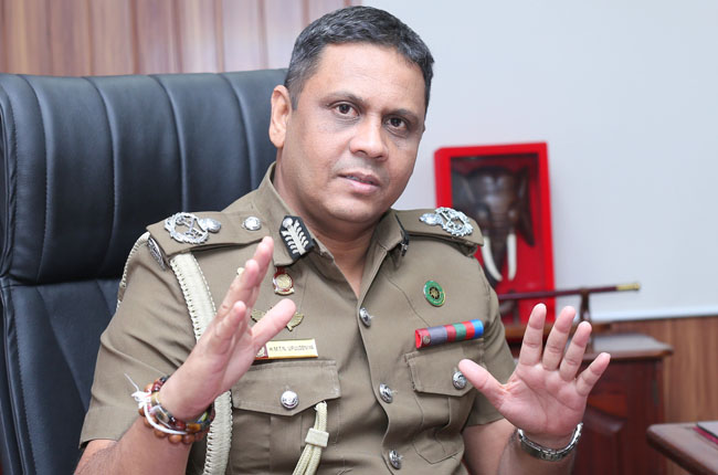 බන්ධනාගාර කොමසාරිස් ජනරාල් තුෂාර උපුල්දෙණියගේ සේවය අත්හිටුවයි බන්ධනාගාර කොමසාරිස් ජනරාල් තුෂාර උපුල්දෙණියගේ සේවය අත්හිටුවයි