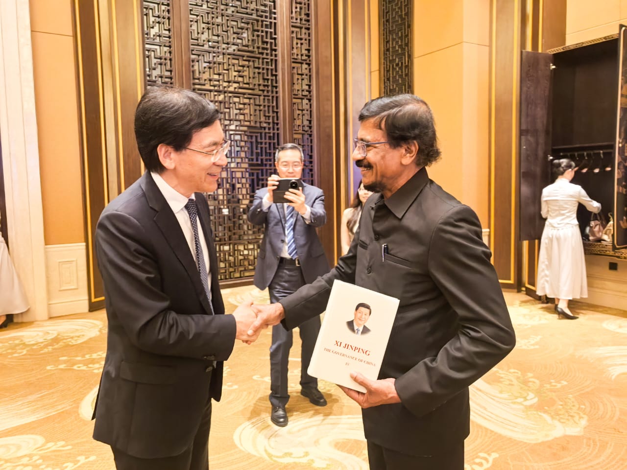 ජවිපෙ ප්රධාන ලේකම් සහ චීනයේ ජජියාන් පළාතේ ආණ්ඩුකාරවරයා අතර හමුවක් ජවිපෙ ප්රධාන ලේකම් සහ චීනයේ ජජියාන් පළාතේ ආණ්ඩුකාරවරයා අතර හමුවක්