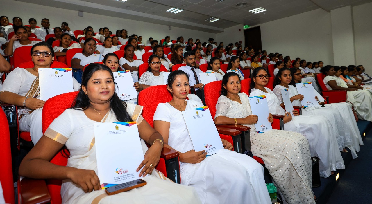 උප තැපැල් කර්යාලයක් දාගන්න දීර්ඝ කාලයක් රජයෙන් කුලිය දීල තියෙන්නෙ රු.1500 යි උප තැපැල් කර්යාලයක් දාගන්න දීර්ඝ කාලයක් රජයෙන් කුලිය දීල තියෙන්නෙ රු.1500 යි