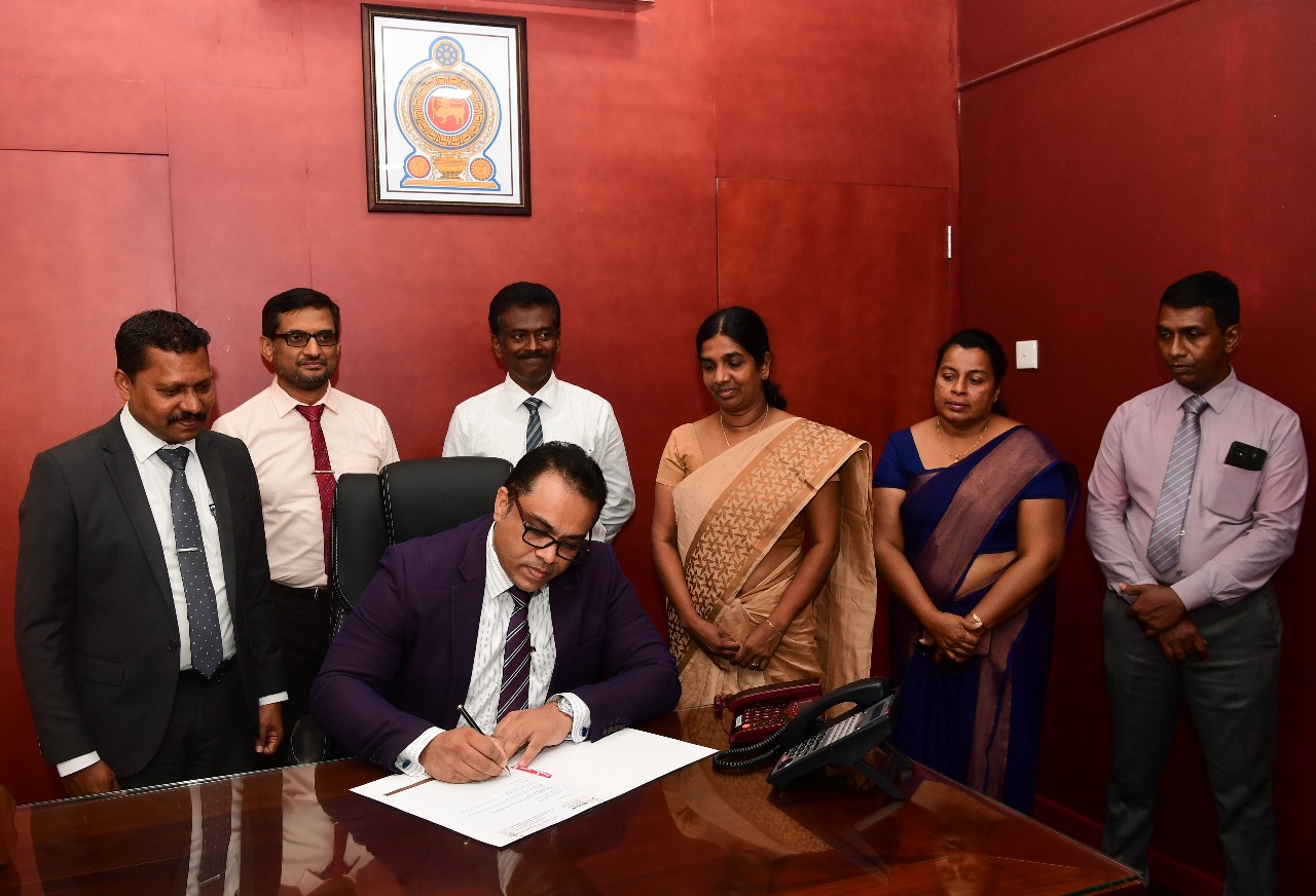 ත්රීපෝෂ සමාගමට නව සභාපතිවරයෙක්. ත්රීපෝෂ සමාගමට නව සභාපතිවරයෙක්.