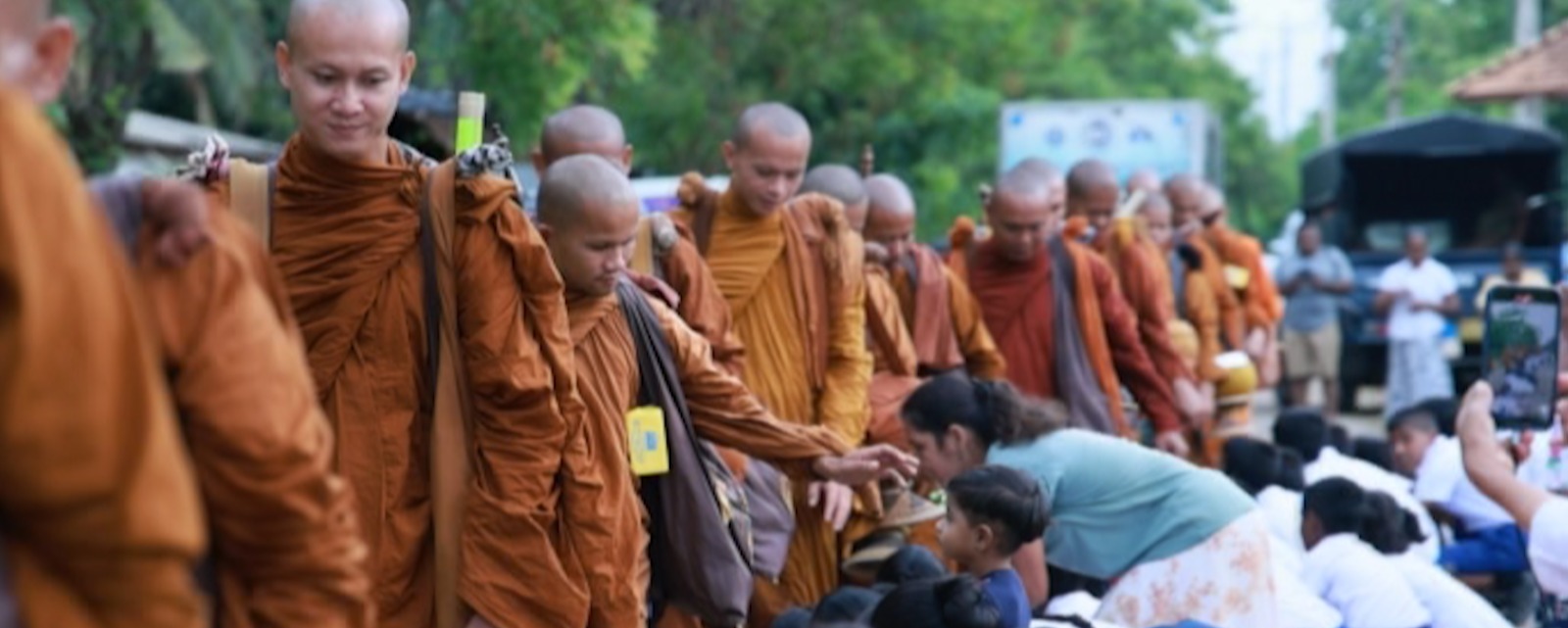 සියම් දහම් පාද යාත්‍රාව දහතුන් වන දිනටත් වීථි සංචාරයේ