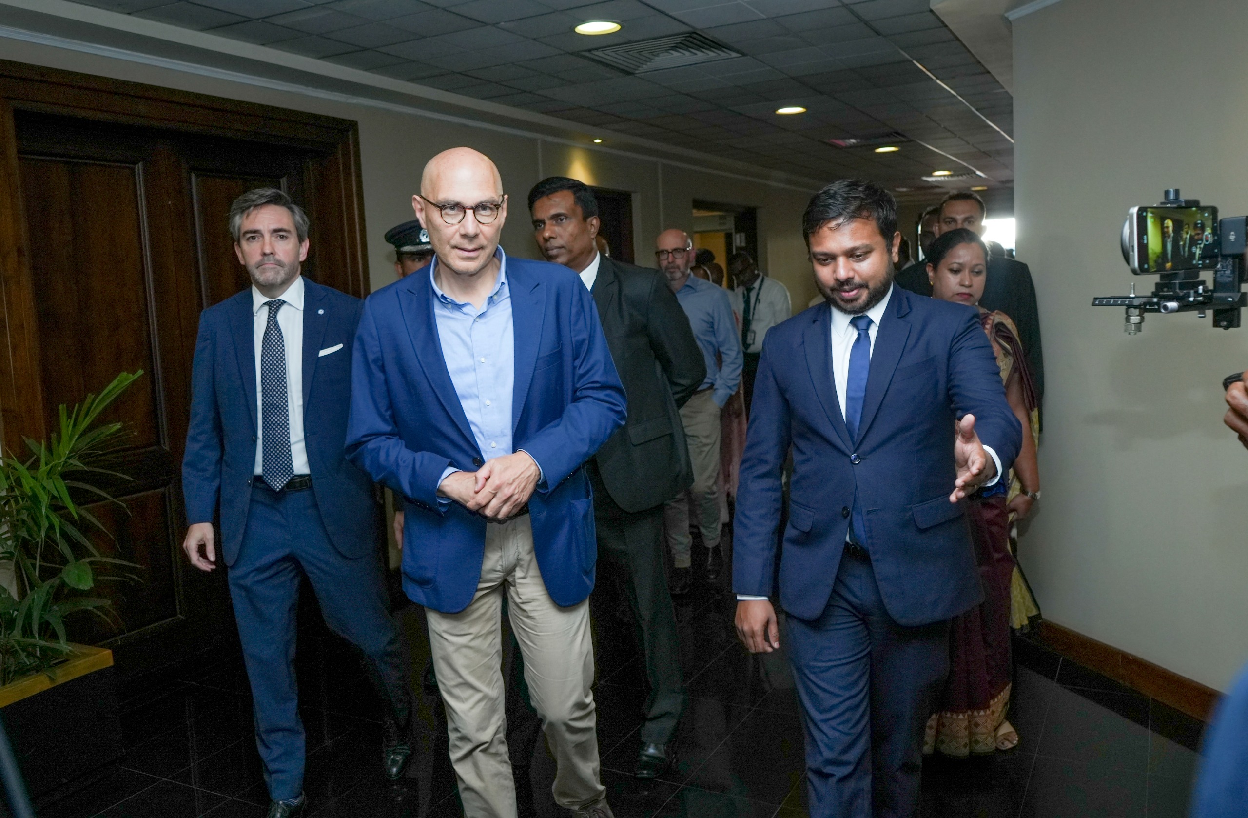 එක්සත් ජාතීන්ගේ මානව හිමිකම් පිළිබඳ මහා කොමසාරිස් දිවයිනට එක්සත් ජාතීන්ගේ මානව හිමිකම් පිළිබඳ මහා කොමසාරිස් දිවයිනට