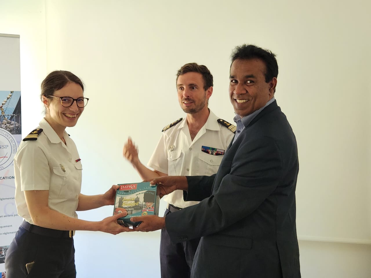 නීතිවිරෝධී ධීවර කටයුතු මැඩලීමට ශ්‍රී ලංකාව ප්‍රංශයේ සහාය පතයි