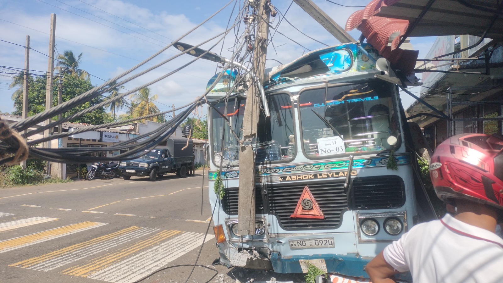 අධ්යාපන චාරිකාවක් ගිය බසයක් කන්තලේ දී අනතුරට ලක්ව රියදුරු ජීවිතක්ෂයට අධ්යාපන චාරිකාවක් ගිය බසයක් කන්තලේ දී අනතුරට ලක්ව රියදුරු ජීවිතක්ෂයට