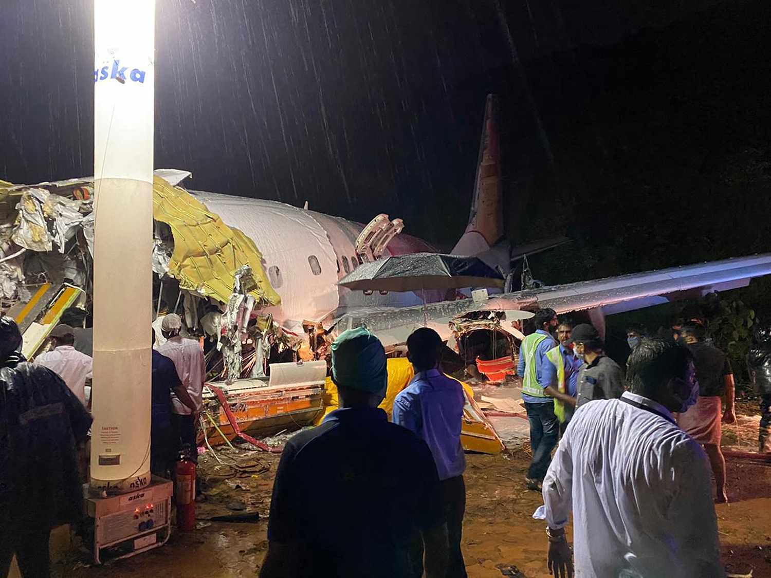ගුවන් අනතුරින් මියගිය පිරිස් සෙවීමේ කටයුතු දිගටම ගුවන් අනතුරින් මියගිය පිරිස් සෙවීමේ කටයුතු දිගටම