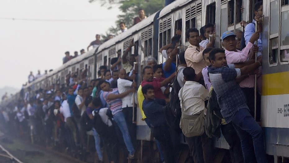 දුම්රියේ සේවක පිරිසක ගේ සංකේත ව‍ර්ජනයක් නිසා මගීන් අමාරුවේ