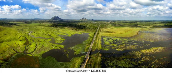 මහකනදරාව වැවේ දෙපස ඉවුරු ඛාදනය වී මාර්ගයට හානි වීමේ අවදානමක් මහකනදරාව වැවේ දෙපස ඉවුරු ඛාදනය වී මාර්ගයට හානි වීමේ අවදානමක්