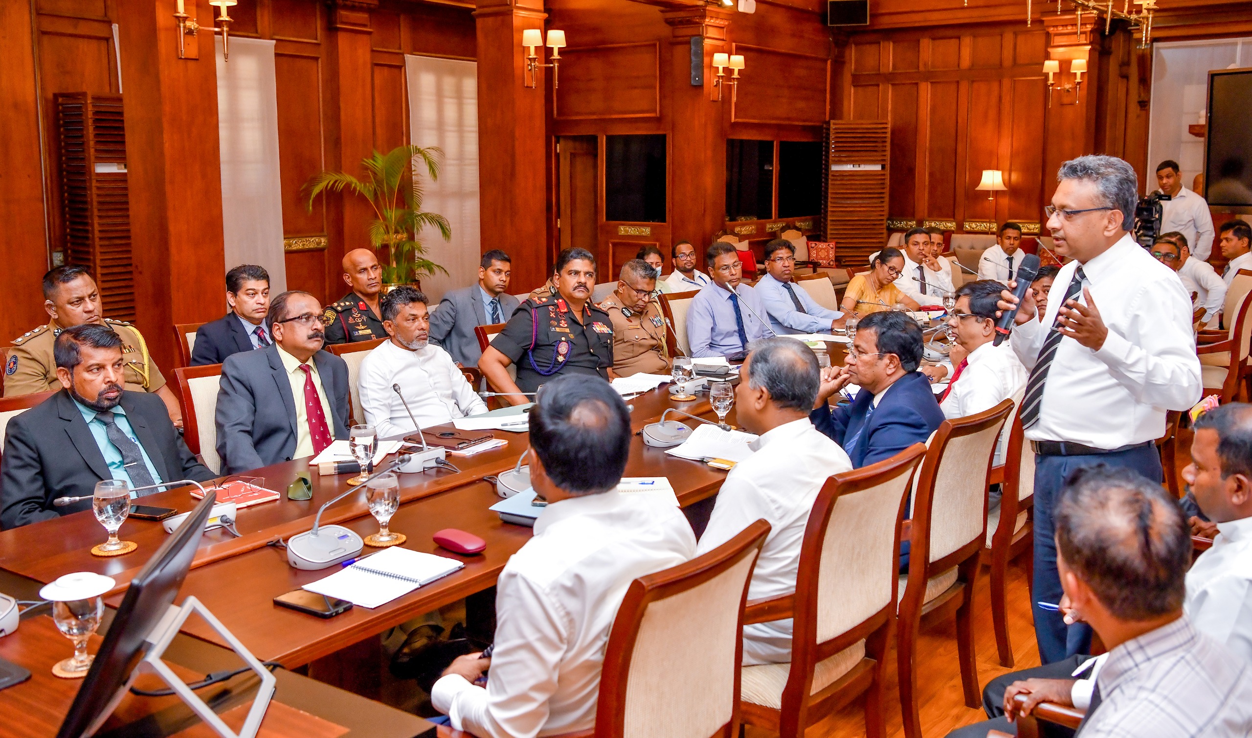 වන අලි ගැටලුව විසඳීමට දිස්ත්රික් මට්ටමින් වගකිව යුතු නිලධාරින්ගෙන් සමන්විත කමිටු පත් කෙරේ වන අලි ගැටලුව විසඳීමට දිස්ත්රික් මට්ටමින් වගකිව යුතු නිලධාරින්ගෙන් සමන්විත කමිටු පත් කෙරේ
