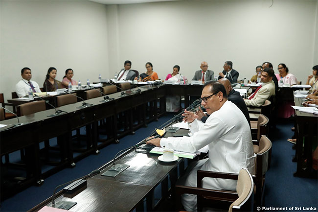 රාජ්‍ය දැව සංස්ථාවේ පරිපාලන දුර්වලතා සහ අක්‍රමිකතා රැසක් කෝප් කමිටුවේ දී එළියට