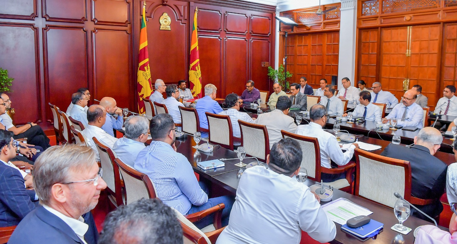 ජනපති සහ අපනයන කර්මාන්තයට සම්බන්ධ සියලු පාර්ශ්ව අතර සාකච්ඡාවක් ජනපති සහ අපනයන කර්මාන්තයට සම්බන්ධ සියලු පාර්ශ්ව අතර සාකච්ඡාවක්