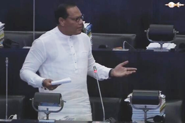 දයාසිරිගේ වරප්රසාද ප්රශනයකින් පර්ලිමේන්තුවේ උනුසුම් විවාදයක් (VIDEO) දයාසිරිගේ වරප්රසාද ප්රශනයකින් පර්ලිමේන්තුවේ උනුසුම් විවාදයක් (VIDEO)