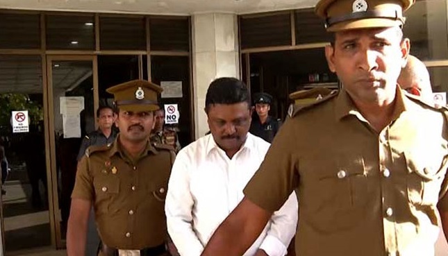 ආගමන විගමන ලොක්කා වරද පිළිගනියි ආගමන විගමන ලොක්කා වරද පිළිගනියි