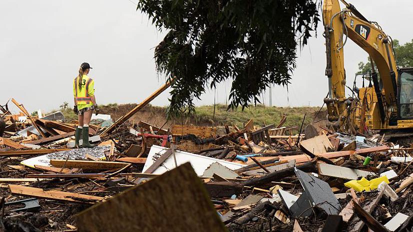 ටෙක්සාස් ගංවතුරෙන් මිය ගිය ගණන 81 දක්වා ඉහළට ටෙක්සාස් ගංවතුරෙන් මිය ගිය ගණන 81 දක්වා ඉහළට