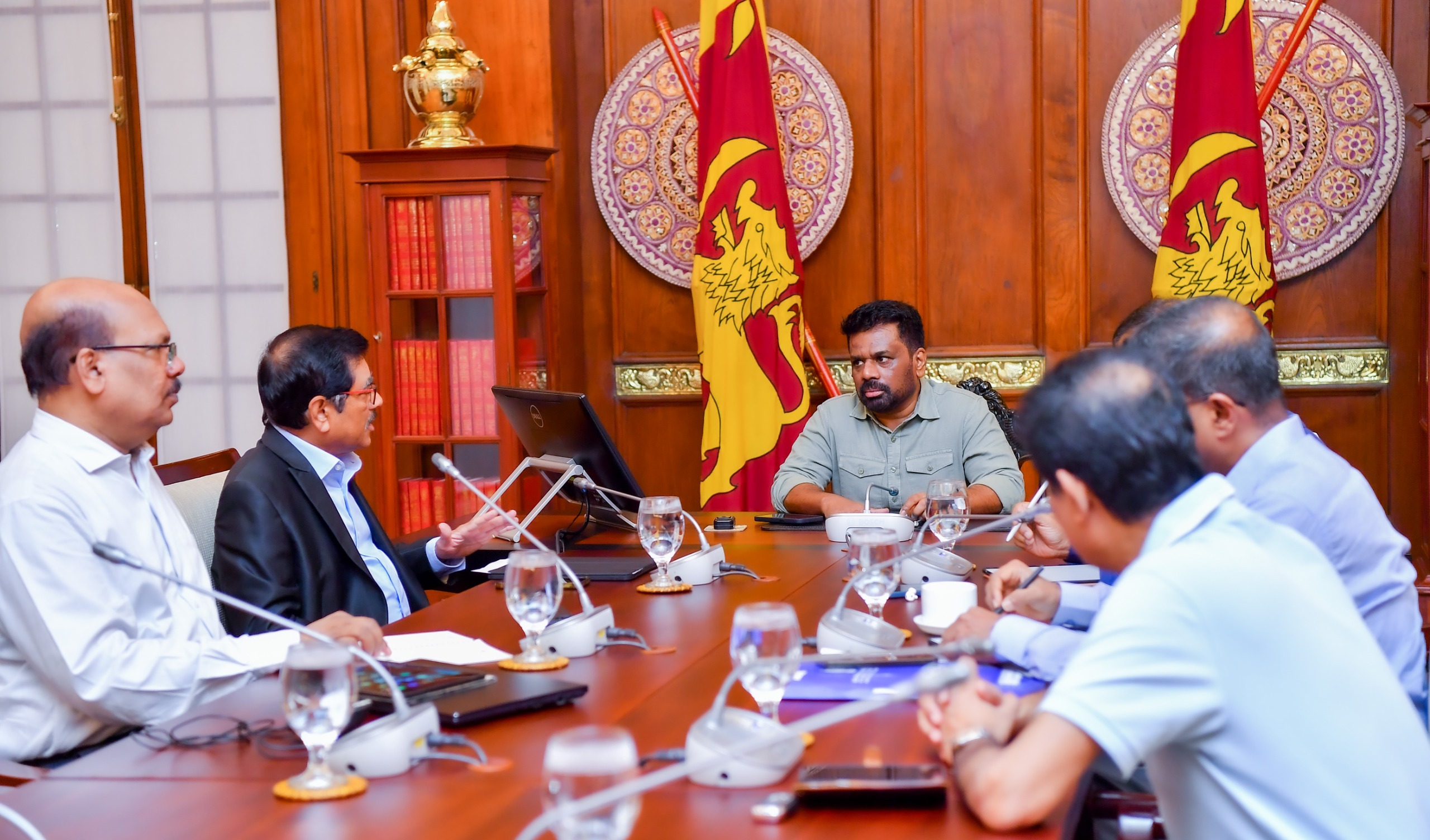 අමෙරිකානු තීරුබදු ප්රතිපත්තිය පිළිබඳ සාකච්ඡාවක් අමෙරිකානු තීරුබදු ප්රතිපත්තිය පිළිබඳ සාකච්ඡාවක්