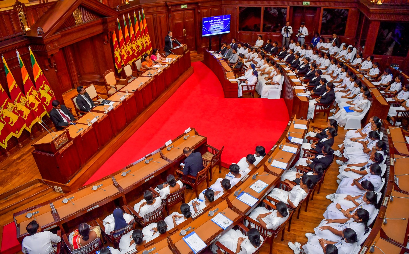 ශිෂ්ය පාර්ලිමේන්තුවේ මංගල සැසිවාරය ජනාධිපති ලේකම් කාර්යාලයේදී ශිෂ්ය පාර්ලිමේන්තුවේ මංගල සැසිවාරය ජනාධිපති ලේකම් කාර්යාලයේදී