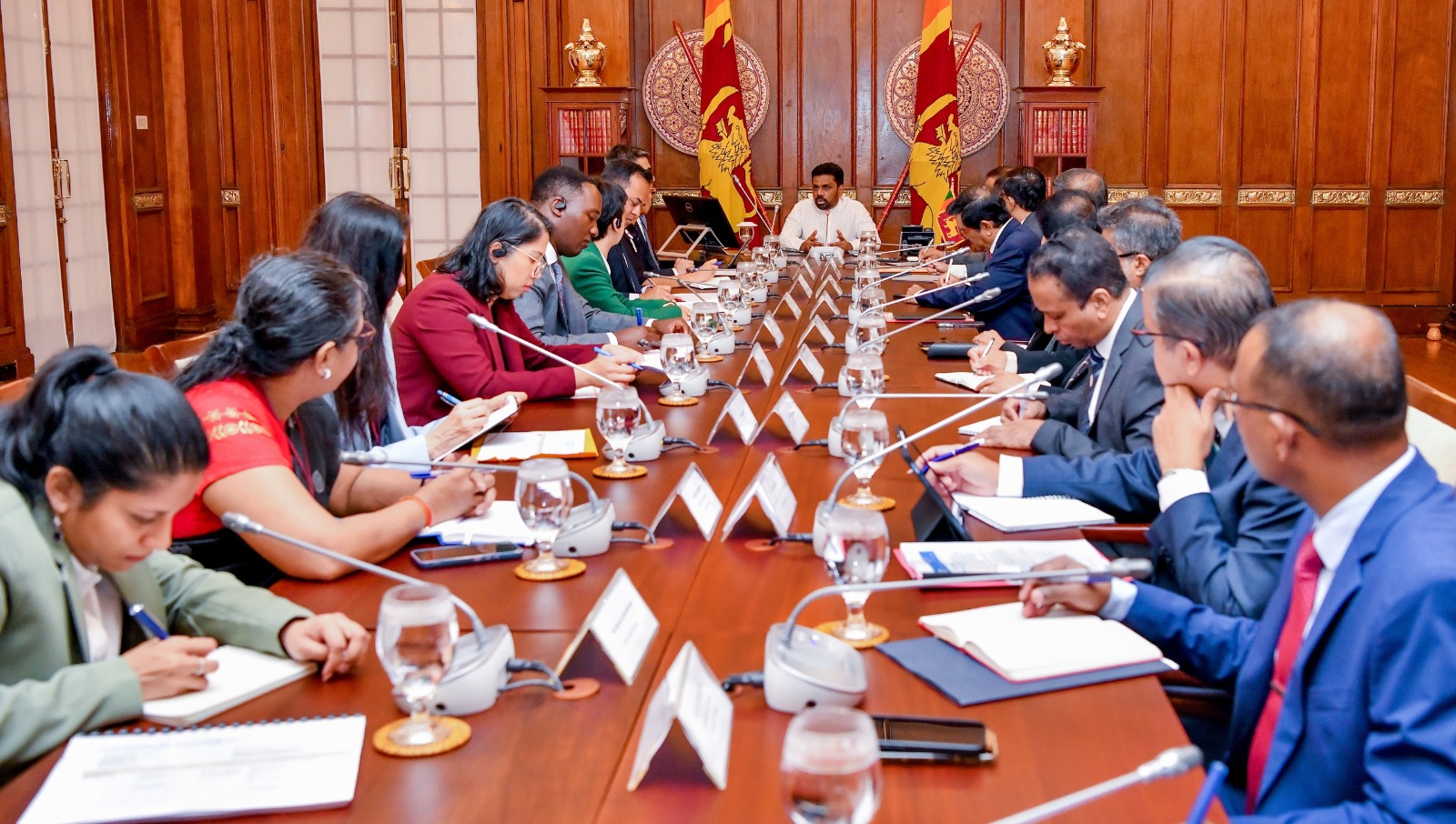 ජනපති සහ ජාත්‍යන්තර මූල්‍ය අරමුදලේ නියෝජිතයන් අතර හමුවක් – ගෝලීය වශයෙන් ඉදිරියට යාමට ශ්‍රී ලංකාවට ජාත්‍යන්තර මූල්‍ය අරමුදලේ සහාය