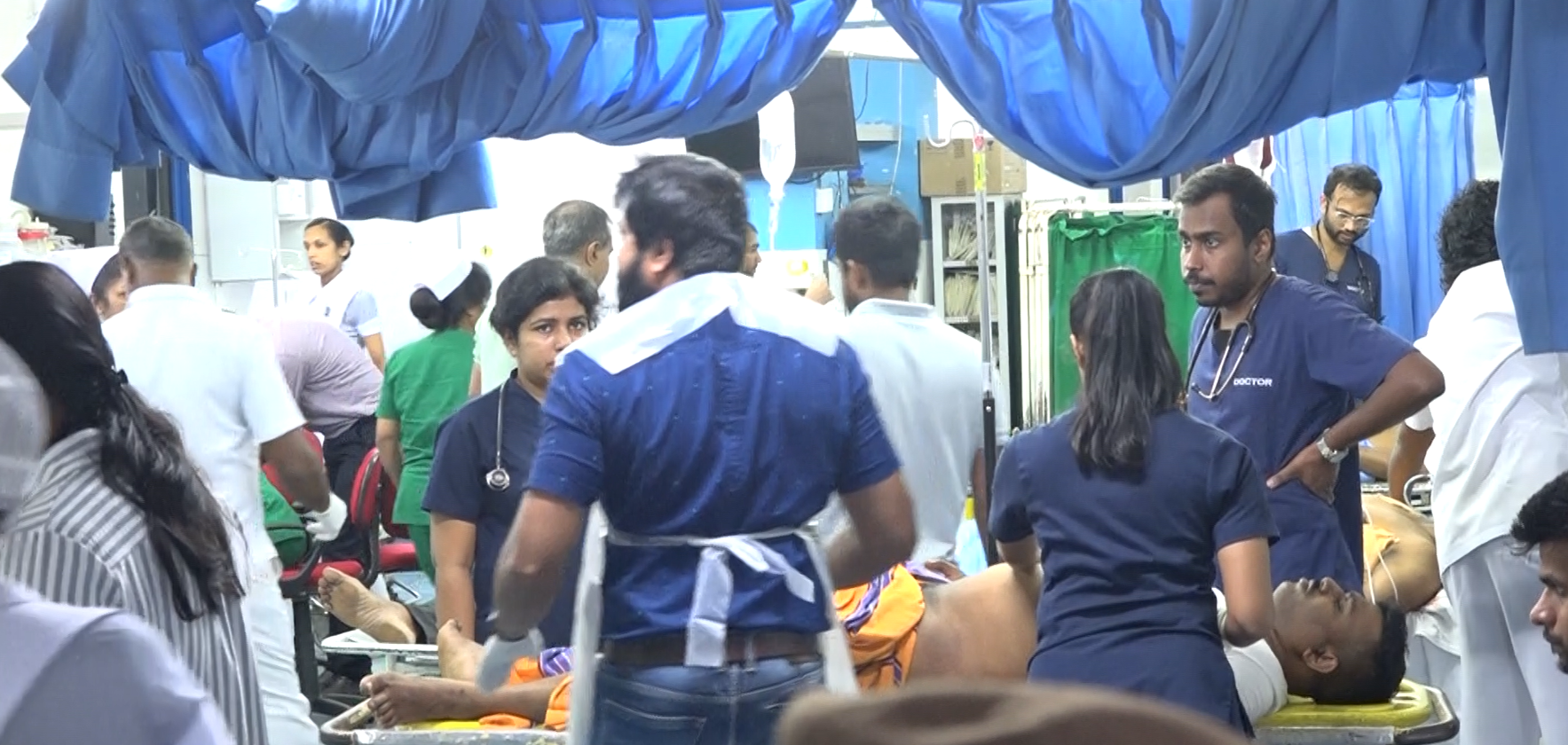 කැගල්ලේ දී බස් රථ දෙකක් ගැටී 28 කට තුවාල – තිදෙනකුට බරපතලයි