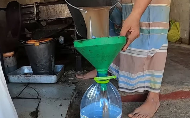 වෙළදපළේ පොල් තෙල් සාම්පල 70 ක් පරීක්ෂාවකින් 22 ක් කළවම් කරලා වෙළදපළේ පොල් තෙල් සාම්පල 70 ක් පරීක්ෂාවකින් 22 ක් කළවම් කරලා