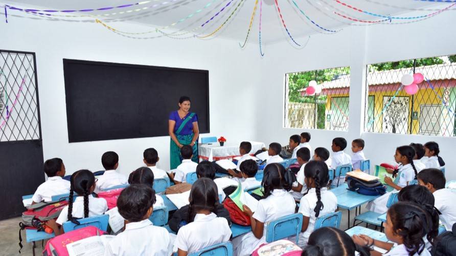 එක පන්තියකට ළමයි 30 වැඩි වෙන්න බැහැ එක පන්තියකට ළමයි 30 වැඩි වෙන්න බැහැ