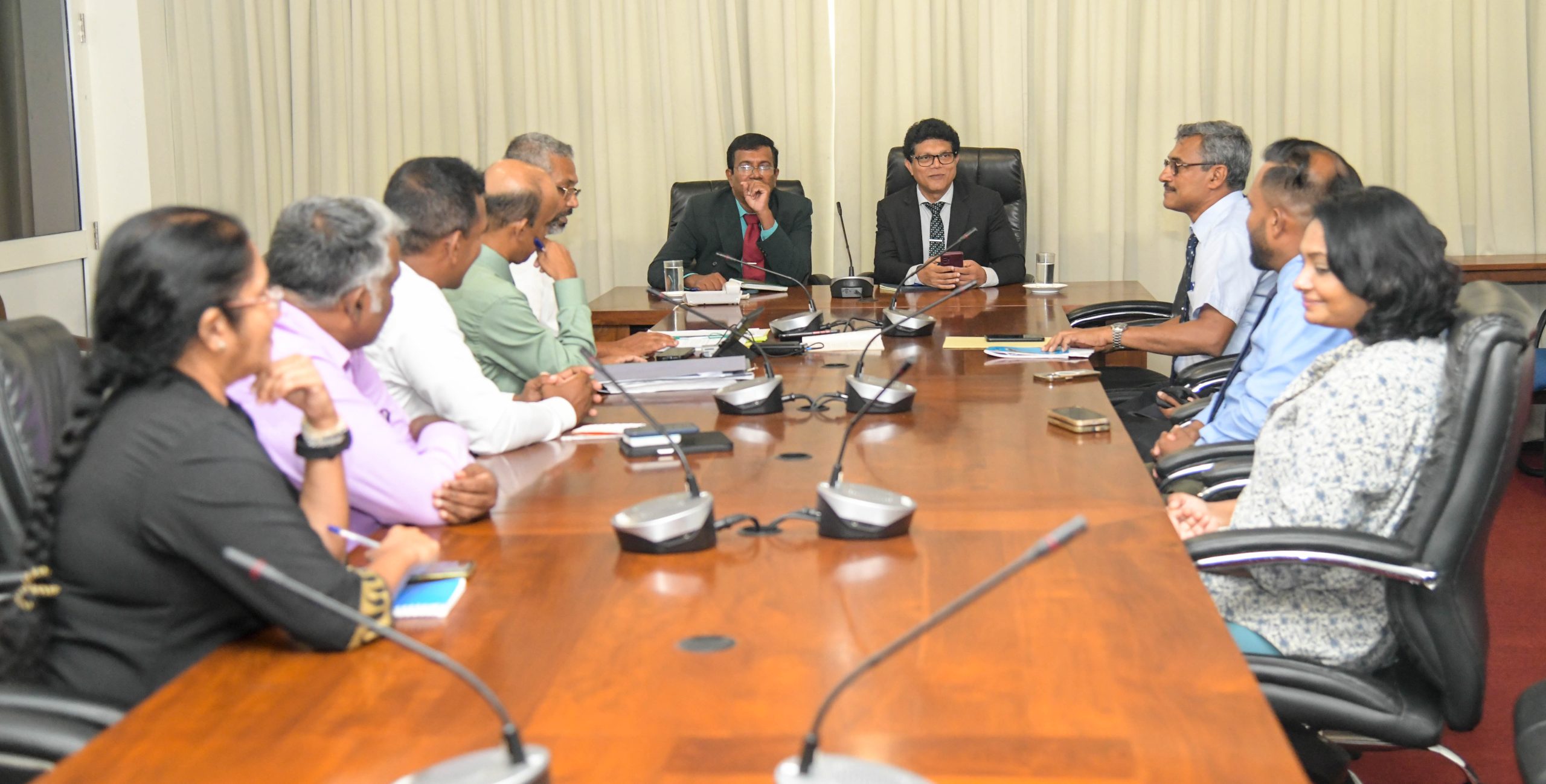 වන අලින්ට හදිසි ප්‍රතිකාර කරන විදිය ගැන පශු වෛද්‍ය වෘත්තීය සමිති එකක් කතා කරයි