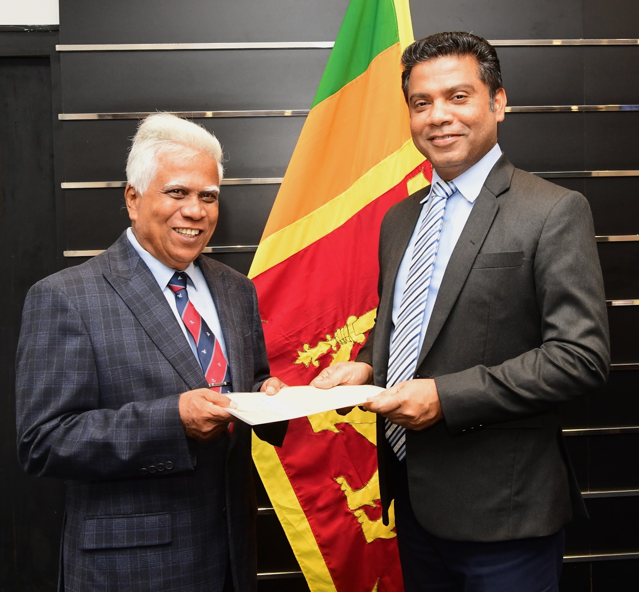 ශ්රී ජයවර්ධනපුර රෝහලේ නව සභාපති වෛද්ය තමරා කළුබෝවිල ශ්රී ජයවර්ධනපුර රෝහලේ නව සභාපති වෛද්ය තමරා කළුබෝවිල