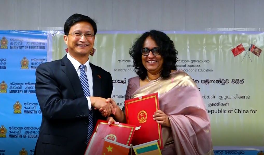 චීනයෙන් රුපියල් මිලියන 5,171 ක පාසල් නිල ඇදුම් ලංකාවට චීනයෙන් රුපියල් මිලියන 5,171 ක පාසල් නිල ඇදුම් ලංකාවට