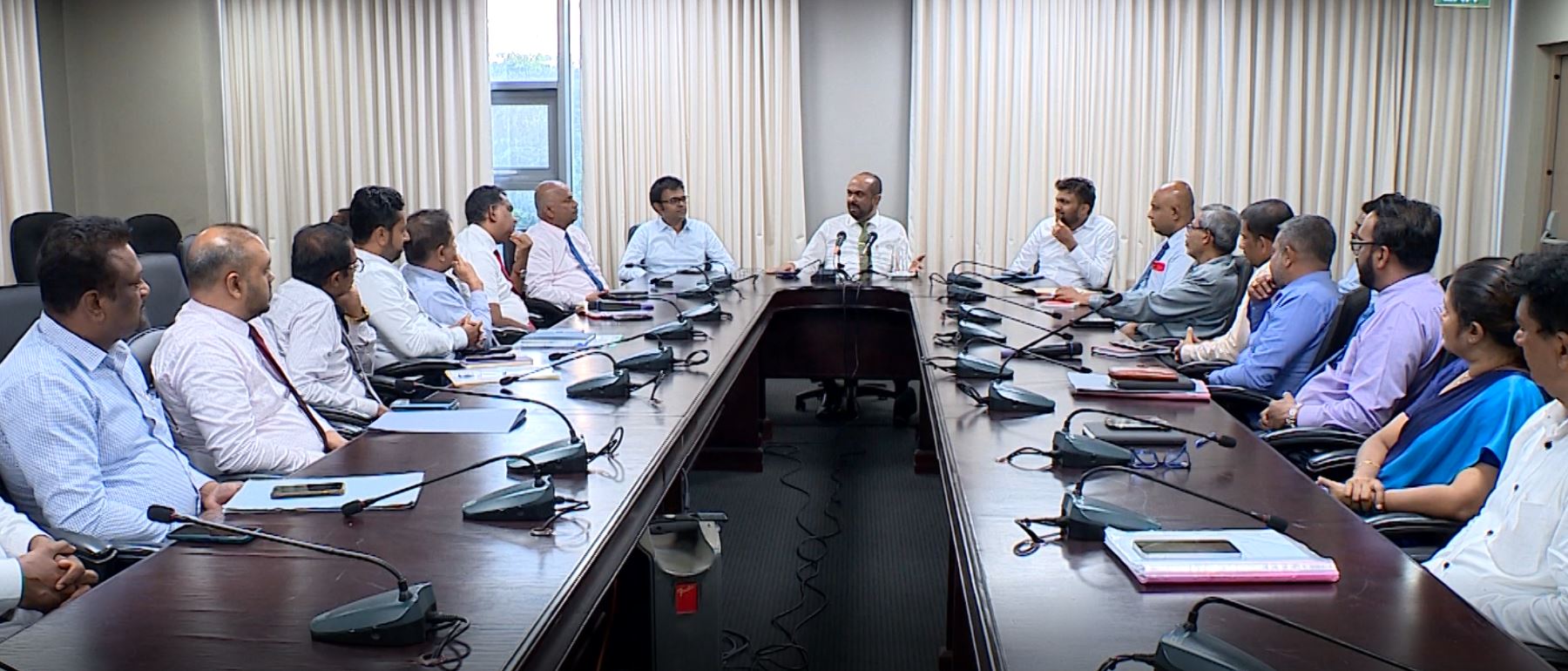 විදුලිබල මණ්ඩලය ප්රතිව්යුහගතකරණය ගැන ඇමති වෘත්තීය සමිති සමග කතා බහක් විදුලිබල මණ්ඩලය ප්රතිව්යුහගතකරණය ගැන ඇමති වෘත්තීය සමිති සමග කතා බහක්