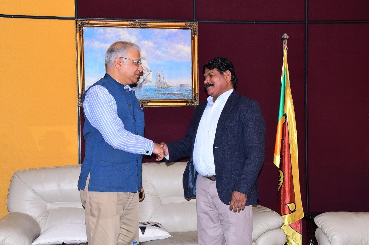 තමිල්නාඩු ධීවරයන්ගේ නීතිවිරෝධී මසුන් මැරීම ගැන කියන්න ධීවර ඇමති – ඉන්දීය මහකොමසාරිස් මුණ ගැසේ තමිල්නාඩු ධීවරයන්ගේ නීතිවිරෝධී මසුන් මැරීම ගැන කියන්න ධීවර ඇමති – ඉන්දීය මහකොමසාරිස් මුණ ගැසේ