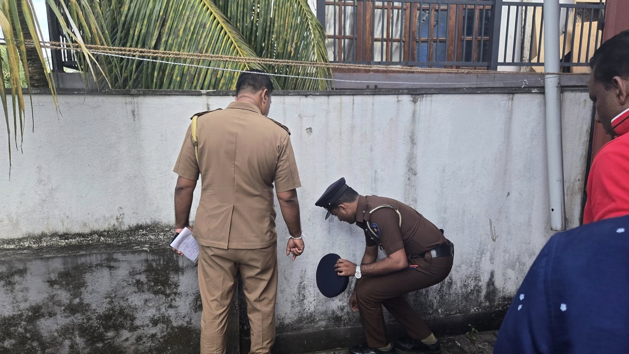 සිවිල් ක්රියාකාරිනියකගේ ගනේමුල්ල නිවසට වෙඩි තැබීමක් සිවිල් ක්රියාකාරිනියකගේ ගනේමුල්ල නිවසට වෙඩි තැබීමක්