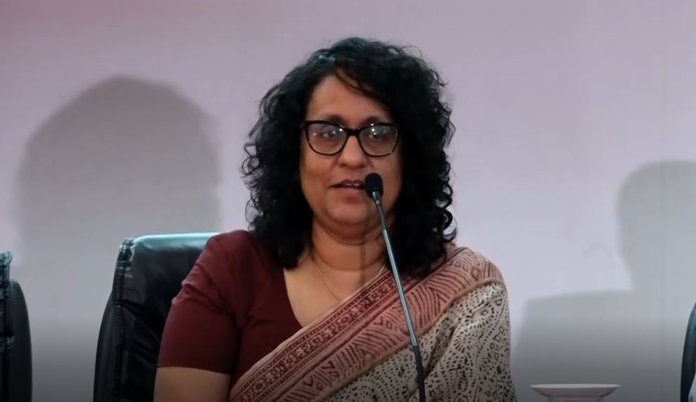 නව අධ්‍යාපන  ප්‍රතිසංස්කරණය තුළ ඉතිහාසය, සෞන්දර්ය හා වෘත්තීය විෂයන් හැදෑරීම අනිවාර්යයි –  අධ්‍යාපනය සහ දරුවන්ගේ ජීවිත සමග දේශපාලනය ගාවලා අසත්‍ය  ප්‍රචාර කරන්න එපා !  අධ්‍යාපන අමාත්‍ය සහ අග්‍රාමාත්‍ය ආචාර්ය හරිනි අමරසූරිය පවසයි