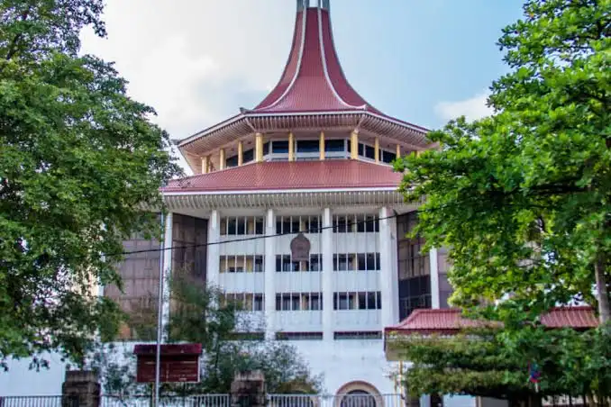 ‘ධර්ම චක්රයක්’ කියා අත් අඩංගුවට ගත් කාන්තාවකගේ මූලික මිනිස් අයිතිවාසිකම් උල්ලංඝනය වූ බවට ශ්රේෂ්ඨාධිකරණයෙන් තීන්දුවක් ‘ධර්ම චක්රයක්’ කියා අත් අඩංගුවට ගත් කාන්තාවකගේ මූලික මිනිස් අයිතිවාසිකම් උල්ලංඝනය වූ බවට ශ්රේෂ්ඨාධිකරණයෙන් තීන්දුවක්