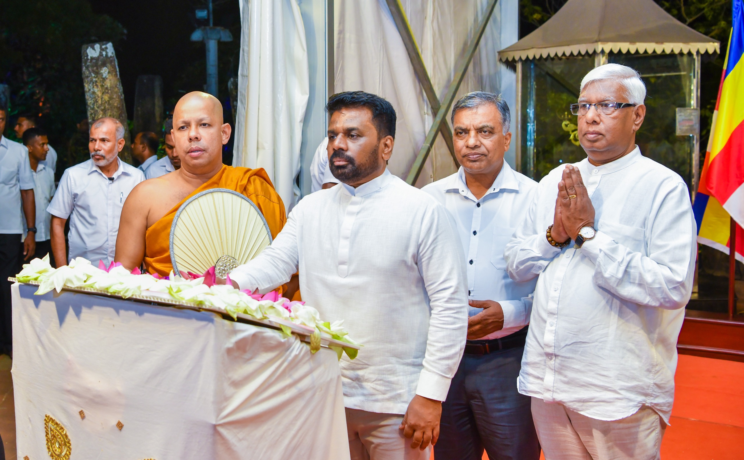 ඓතිහාසික උරුමයන් මත අක්මුල් විහිදාගත් ජාතියක් ලෙස ගොඩනැගෙමු – ජනපති ගෙන් යෝජනා ඓතිහාසික උරුමයන් මත අක්මුල් විහිදාගත් ජාතියක් ලෙස ගොඩනැගෙමු – ජනපති ගෙන් යෝජනා