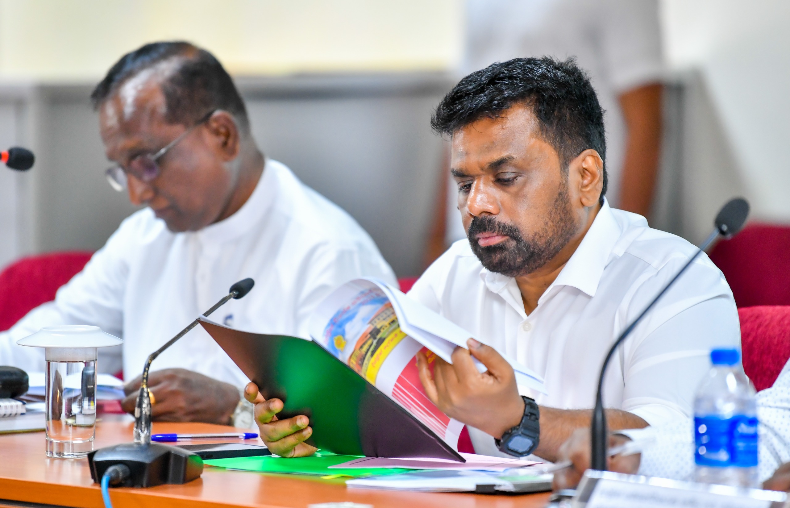 ජනාධිපති හම්බන්තොට දිස්ත්රික් සම්බන්ධීකරණ කමිටුවේ ප්රගතිය පිරික්සයි (VIDEO) ජනාධිපති හම්බන්තොට දිස්ත්රික් සම්බන්ධීකරණ කමිටුවේ ප්රගතිය පිරික්සයි (VIDEO)