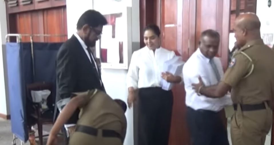 හිටපු සෞඛ්ය අමාත්ය කෙහෙළිය ඇතුළු විත්තිකරුවන් දොළොස් දෙනෙකුට අධිචෝදනා භාර දීම සැප්තැම්බර් 16 දා හිටපු සෞඛ්ය අමාත්ය කෙහෙළිය ඇතුළු විත්තිකරුවන් දොළොස් දෙනෙකුට අධිචෝදනා භාර දීම සැප්තැම්බර් 16 දා