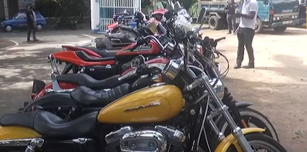 අධිබල යතුරු පැදි 13 සහ සැකකරුවන් අද හම්බන්තොට මහේස්ත්රාත් අධිකරණය හමුවට (VIDEO) අධිබල යතුරු පැදි 13 සහ සැකකරුවන් අද හම්බන්තොට මහේස්ත්රාත් අධිකරණය හමුවට (VIDEO)