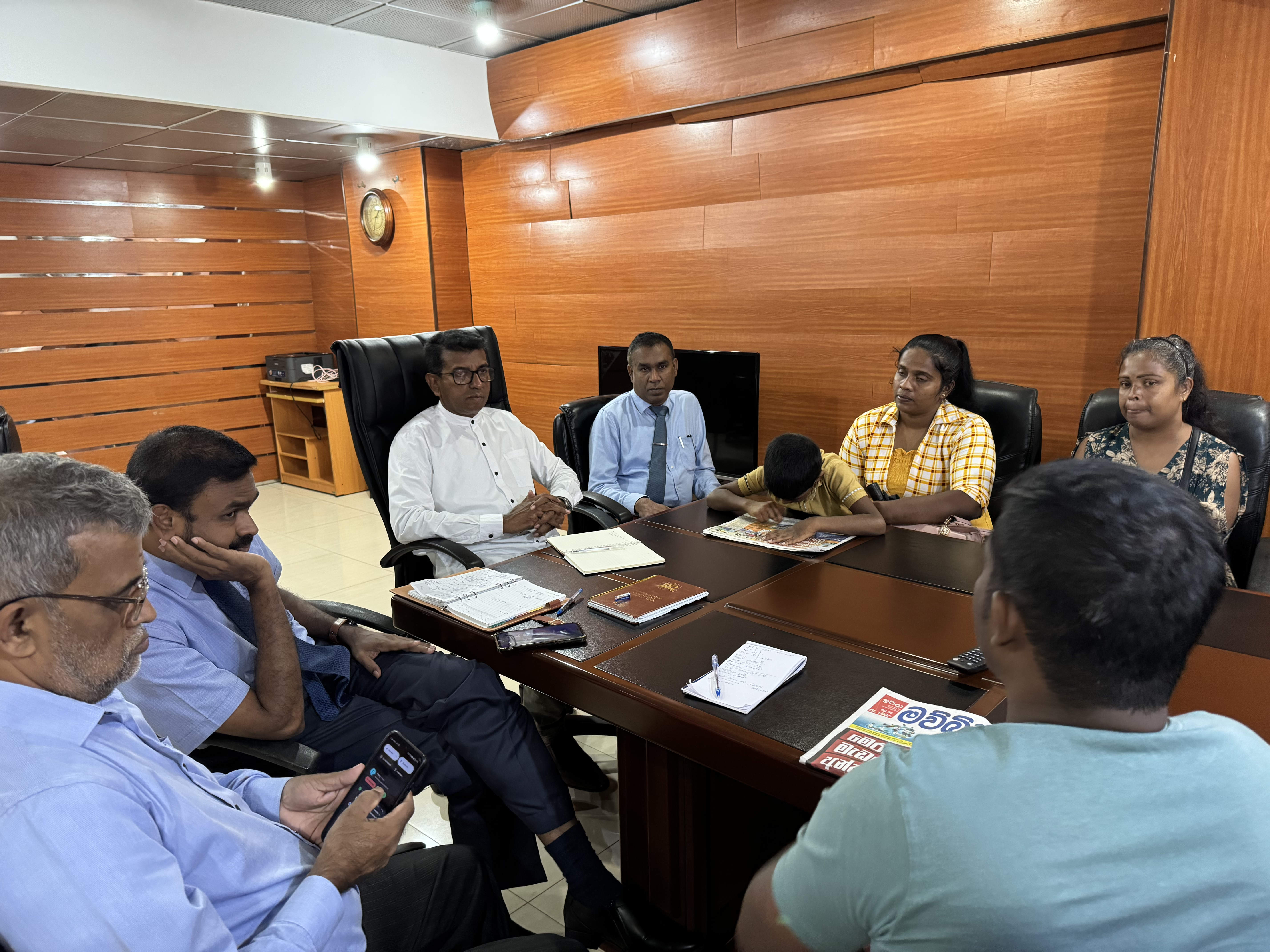 මැඩගස්කර අත්අඩංගුවේ පසුවන මෙරට ධීවරයි 8 ගැන යාත්ර්රාවේ හිමිකරු තොරතුරු හංගලා – මුදාගන්න රජයෙන් මැදිහත් වේ මැඩගස්කර අත්අඩංගුවේ පසුවන මෙරට ධීවරයි 8 ගැන යාත්ර්රාවේ හිමිකරු තොරතුරු හංගලා – මුදාගන්න රජයෙන් මැදිහත් වේ