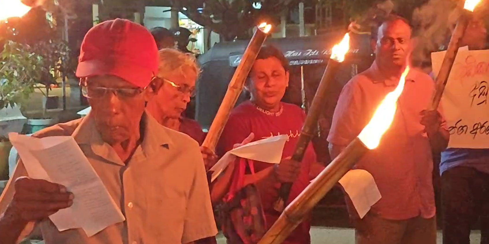 වැඩිවූ විදුලි බිලට එරෙහි පන්දම් විරෝධය වැඩිවූ විදුලි බිලට එරෙහි පන්දම් විරෝධය