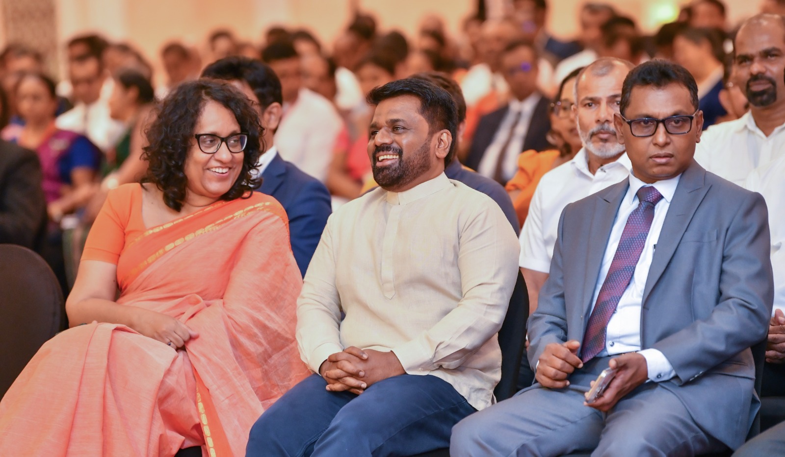 ගමේ ආර්ථිකය හදන්න ප්රජා ශක්ති එයි (VIDEO) ගමේ ආර්ථිකය හදන්න ප්රජා ශක්ති එයි (VIDEO)