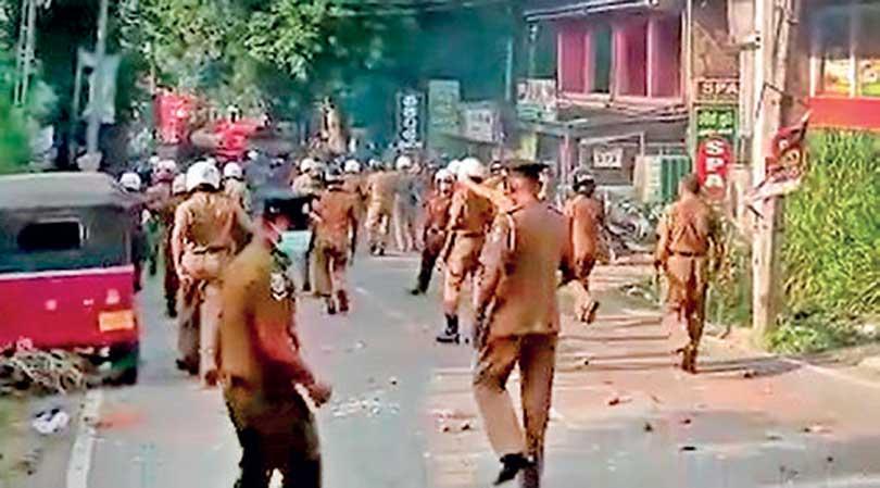 රඹුක්කන ඉන්ධන පිරවුම්හලක් අසල දී පොලිස් වෙඩි තැබීමට එරෙහි පෙත්සම් 7 ක් විභාගයට අවසර රඹුක්කන ඉන්ධන පිරවුම්හලක් අසල දී පොලිස් වෙඩි තැබීමට එරෙහි පෙත්සම් 7 ක් විභාගයට අවසර