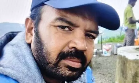 දකුණු ඉන්දීය චිත්රපට ත්රාසජනක රංගන ශිල්පියෙක් රූපගත කිරීමක් අතර ඛේදජනක ලෙස මිය යයි (VIDEO) දකුණු ඉන්දීය චිත්රපට ත්රාසජනක රංගන ශිල්පියෙක් රූපගත කිරීමක් අතර ඛේදජනක ලෙස මිය යයි (VIDEO)