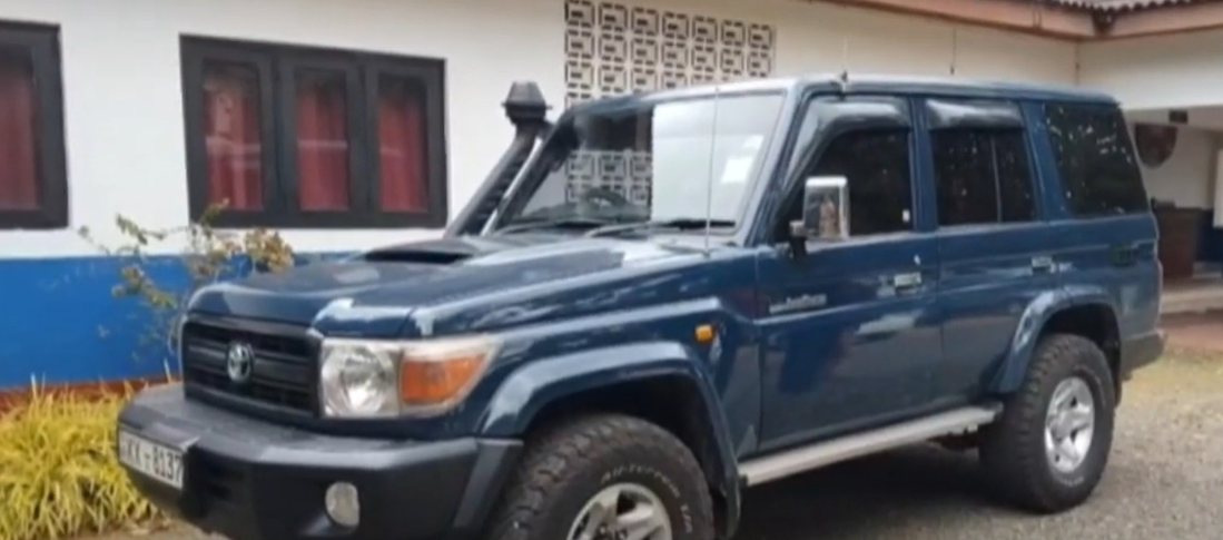 නීති විරෝධී ලෙස එකලස් කළ වාහනයක් මන්ත්රී පුතාට වික්ක රෝහිතගේ දුව පොලීසිය හොයයි (VIDEO) නීති විරෝධී ලෙස එකලස් කළ වාහනයක් මන්ත්රී පුතාට වික්ක රෝහිතගේ දුව පොලීසිය හොයයි (VIDEO)
