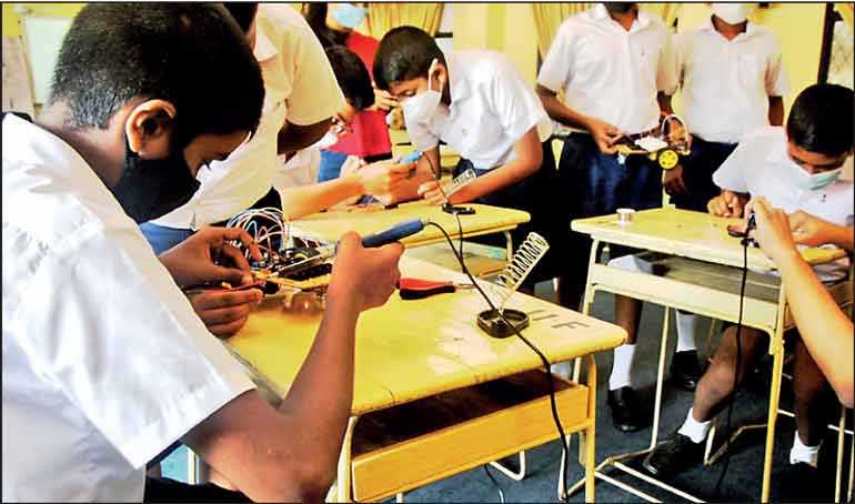 සමාන්ය පෙළ ප්රතිඵල වැදගත්ම නැති උසස් පෙළ වෘත්තීය විෂයට ඇතුලත් කිරීමට අයැදුම් කිරීම මේ දිනවල සමාන්ය පෙළ ප්රතිඵල වැදගත්ම නැති උසස් පෙළ වෘත්තීය විෂයට ඇතුලත් කිරීමට අයැදුම් කිරීම මේ දිනවල