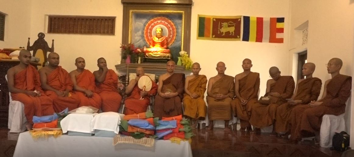 සියම් භික්ෂූන් 7 නමක් මහනුවර පොත්ගුල් විහාරයේදී වස් වැසීමට එක්වේ සියම් භික්ෂූන් 7 නමක් මහනුවර පොත්ගුල් විහාරයේදී වස් වැසීමට එක්වේ