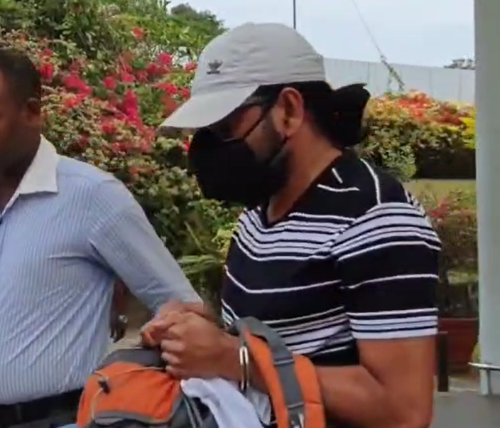 කංජිපානි ගේ සමීපතමයෙක් ඉන්දියාවෙන් කටුනායකට එද්දී අල්ලයි