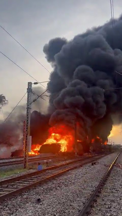 ඉන්ධන ප්‍රවාහන දුම්රියක් ඉන්දියාවේදී ගිනි ගනී