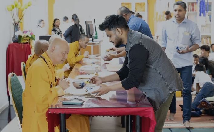 ගිම්හානයේ පැවැත් වූ පින්ලන්තයේ වෙසක් සහ පොසොන් පින්කම් ගිම්හානයේ පැවැත් වූ පින්ලන්තයේ වෙසක් සහ පොසොන් පින්කම්