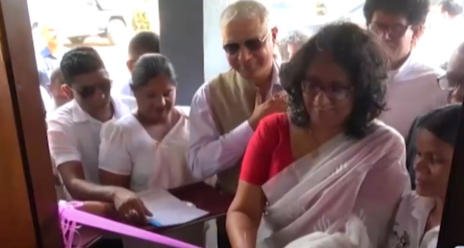 උතුරු මැද පළාතේ ගුරු විදුහල්පති ගැටලුව ඉදිරි මාස 3 තුළ විසඳීමට අග්රාමාත්යවරිය සූදානම් උතුරු මැද පළාතේ ගුරු විදුහල්පති ගැටලුව ඉදිරි මාස 3 තුළ විසඳීමට අග්රාමාත්යවරිය සූදානම්