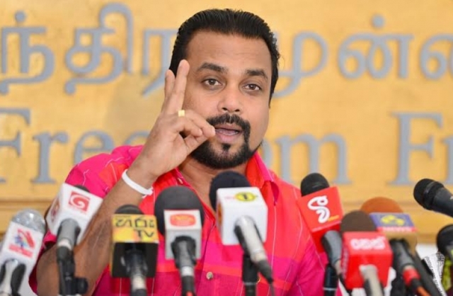 රට වැසියන්ගේ ජීවදත්ත ඉන්දියාව අතට යාමේ අවදානමක් ගැන විමල් ගේ හෙළිදරව්ව (VIDEO) රට වැසියන්ගේ ජීවදත්ත ඉන්දියාව අතට යාමේ අවදානමක් ගැන විමල් ගේ හෙළිදරව්ව (VIDEO)
